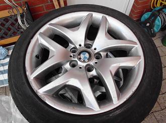 Klicke auf die Grafik für eine vergrößerte Ansicht  Name: 20221122 18 Zoll BMW Felgen.JPG Ansichten: 0 Größe: 171,2 KB ID: 434116
