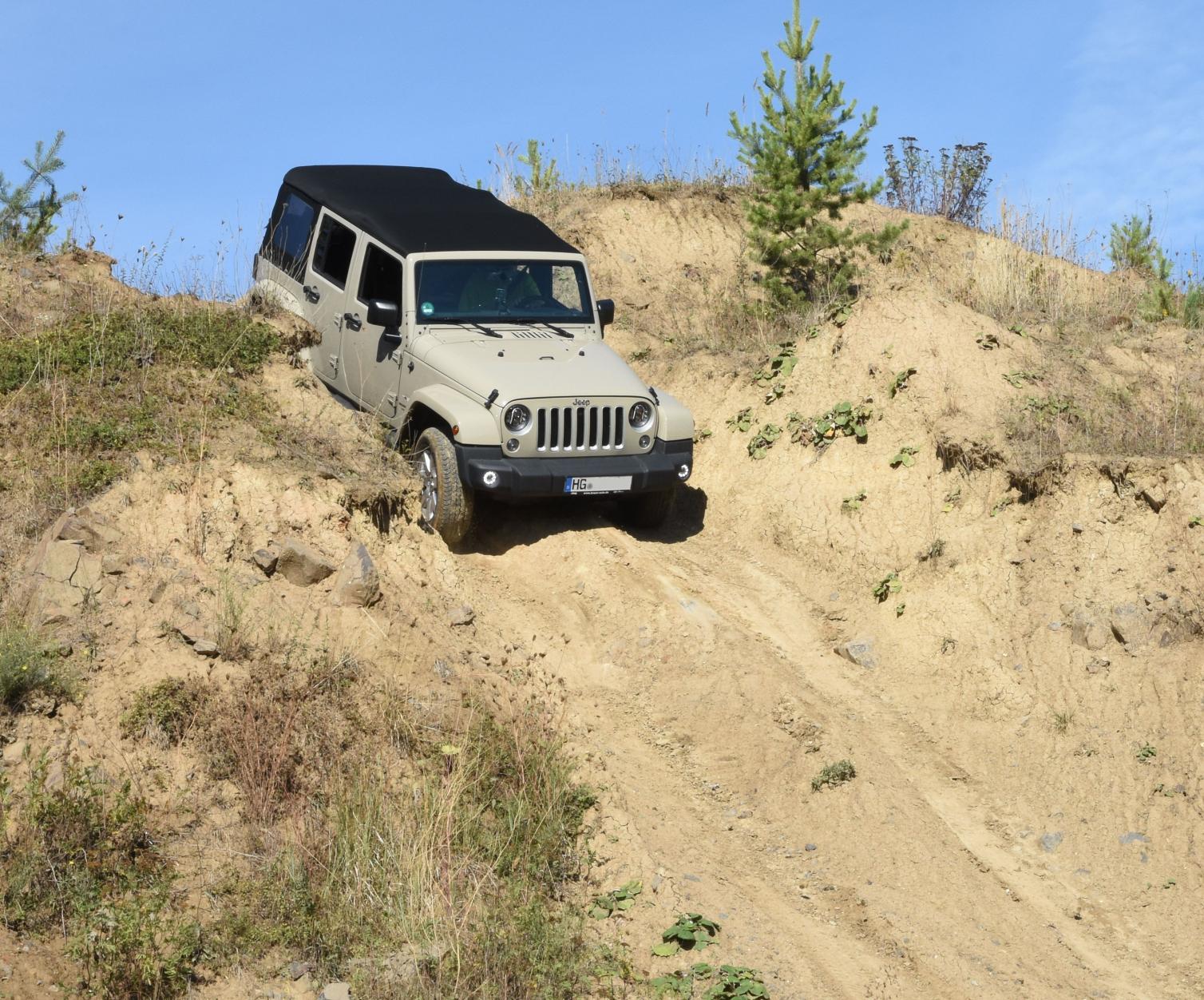 Klicke auf die Grafik für eine vergrößerte Ansicht

Name: Jeep1.jpg
Ansichten: 230
Größe: 353,9 KB
ID: 434606